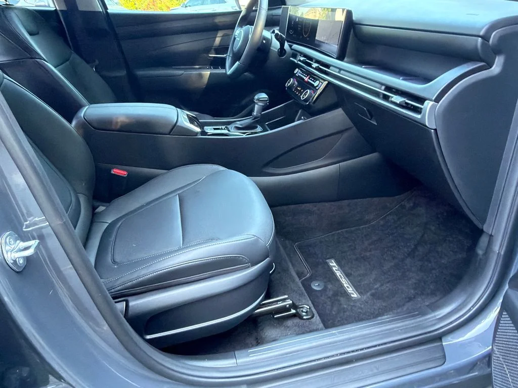 Used 2025 Gray Hyundai SEL Convenience image 13