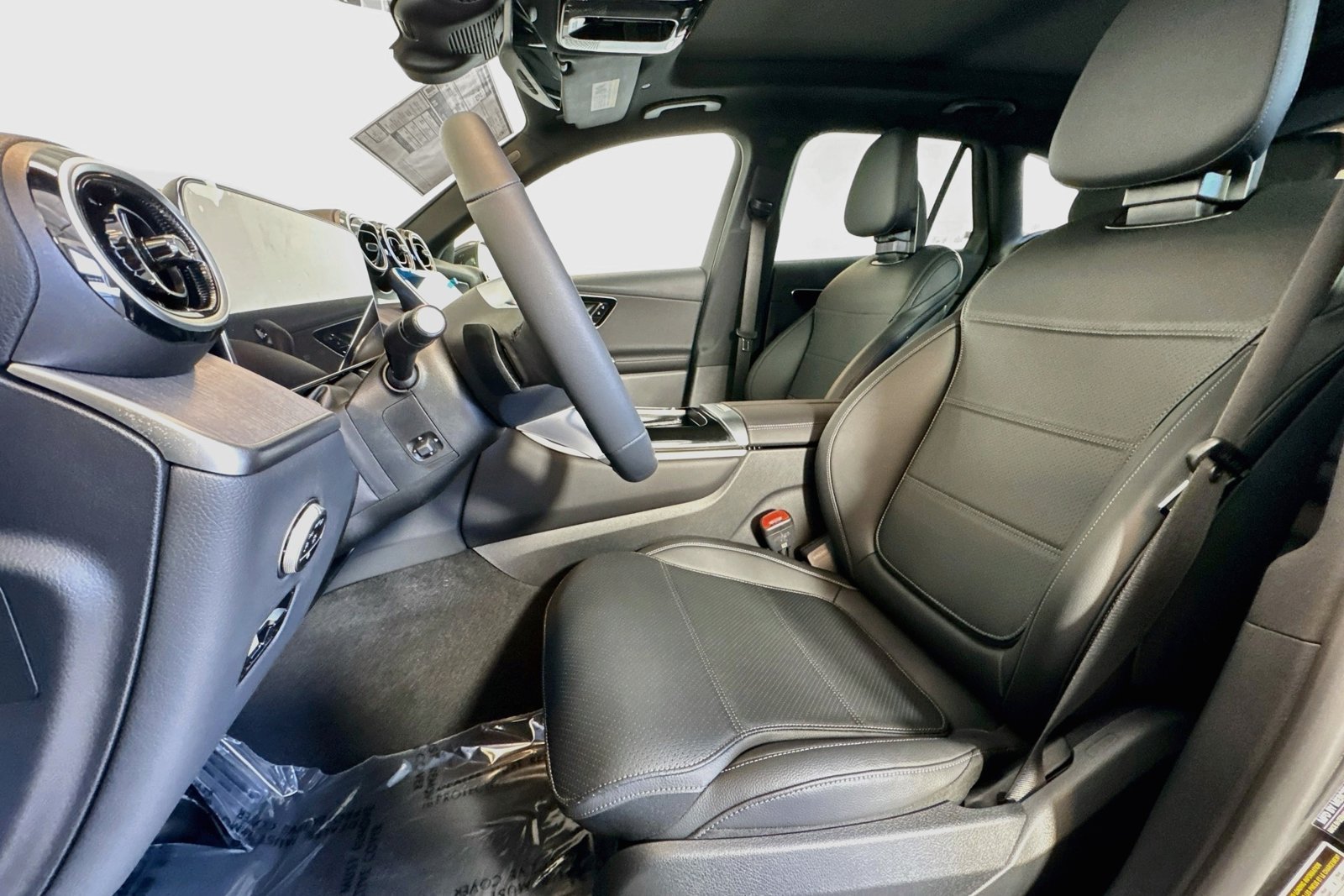 New 2027 Graphite Grey Metallic Mercedes-Benz GLC 300 image 18