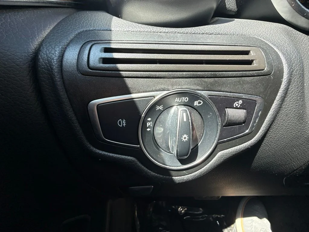 Used 2021 White Mercedes-Benz GLC 300 image 23