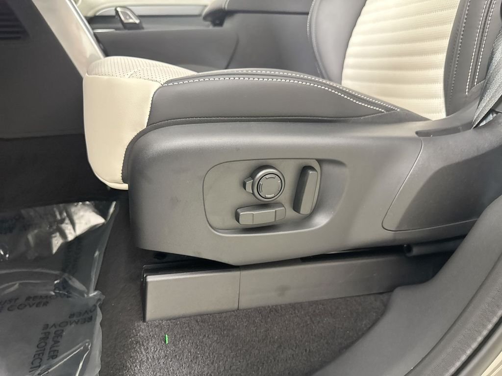 Certified Used 2025 Silver Land Rover Dynamic SE image 12