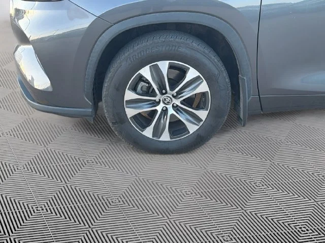 Used 2021 Magnetic Gray Metallic Toyota XLE image 10