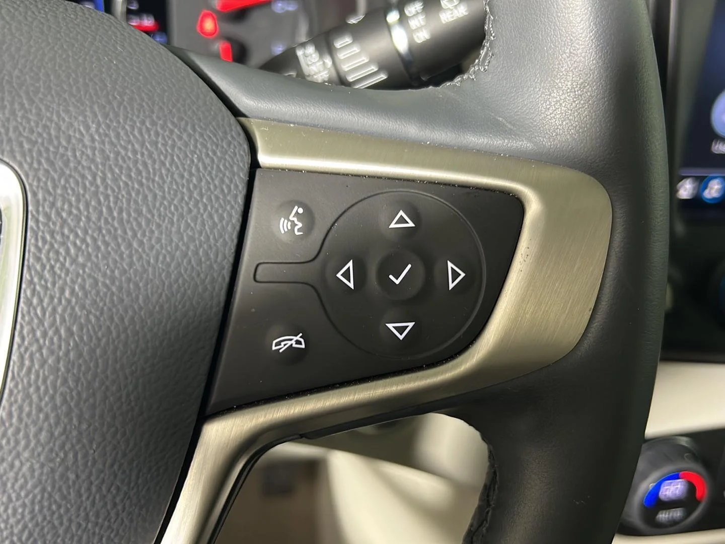 Used 2024 Summit White GMC Denali image 27