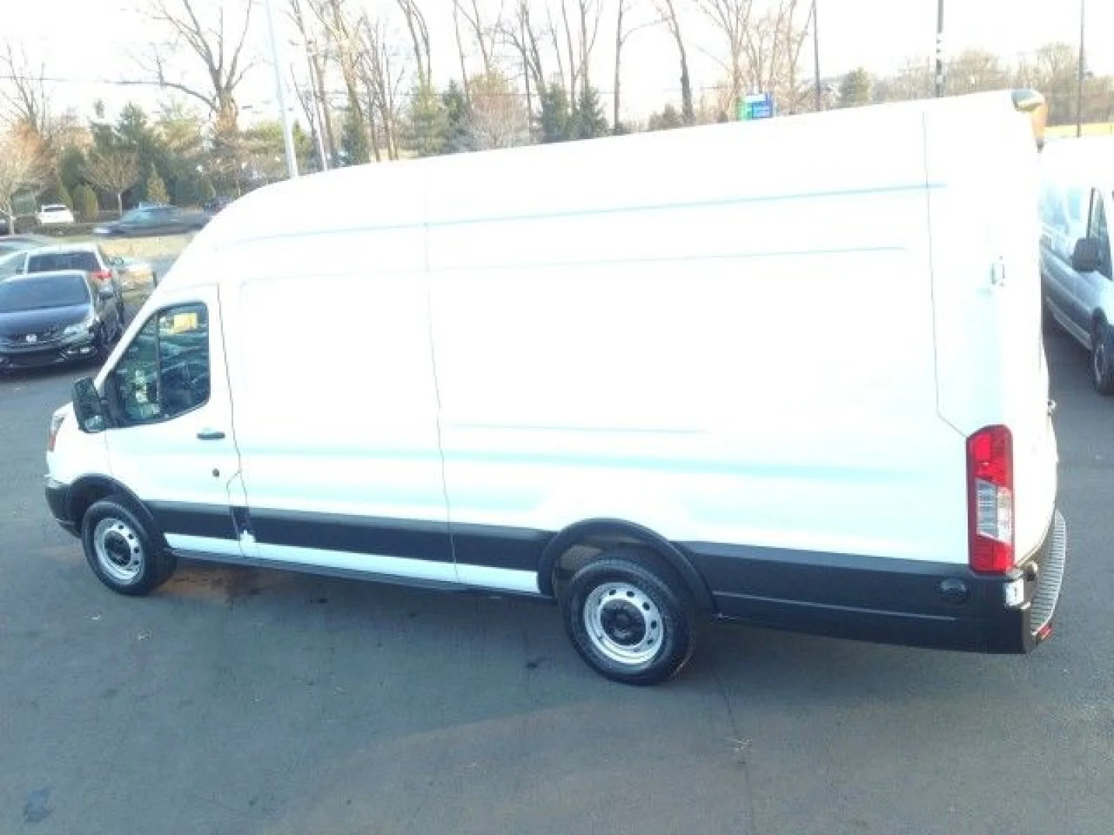 Used 2019 Oxford White Ford w/ rearCam image 9
