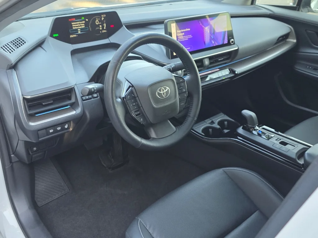Used 2023 Wind Chill Pearl Toyota XLE image 30