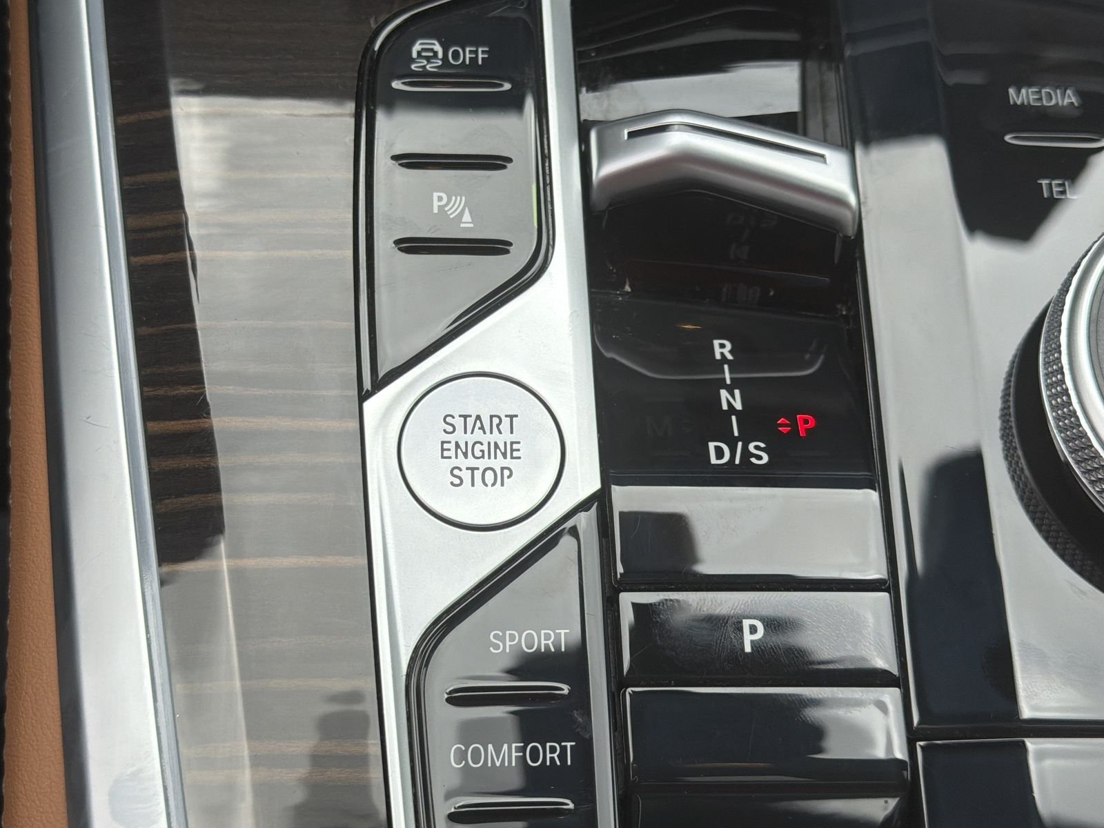 Used 2026 White BMW xDrive40i image 9