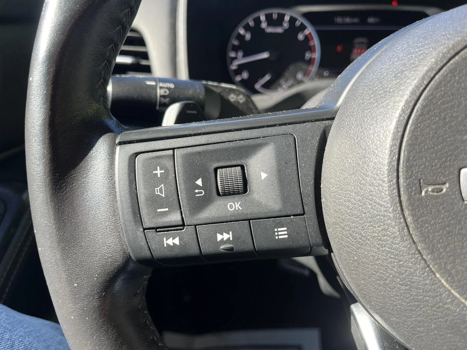 Used 2024 Scarlet Ember Tintcoat Nissan SV image 28