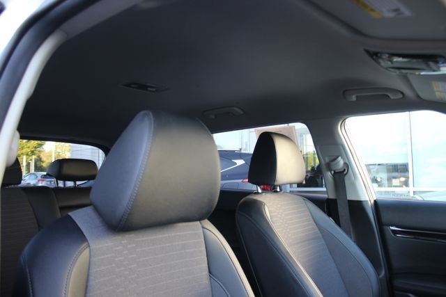 Used 2023 White Kia S image 32