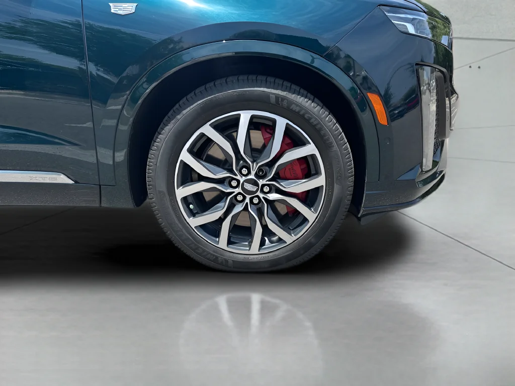 Used 2025 Green Cadillac Sport image 13