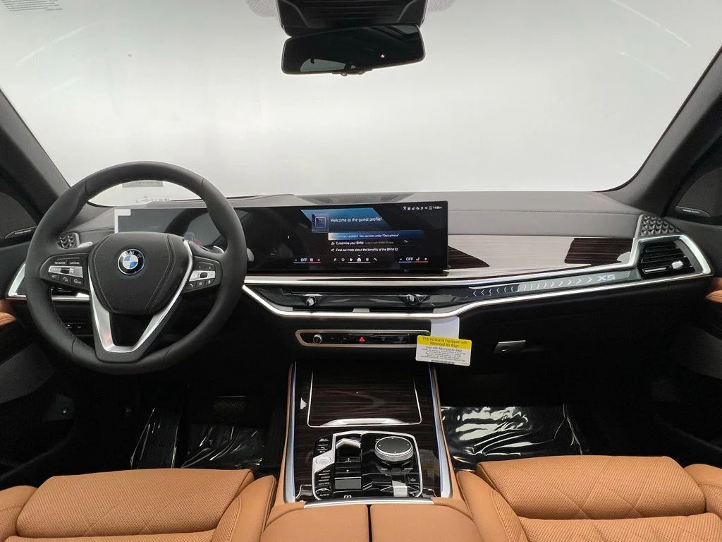 New 2026 Dravit Grey Metallic BMW xDrive50e image 10