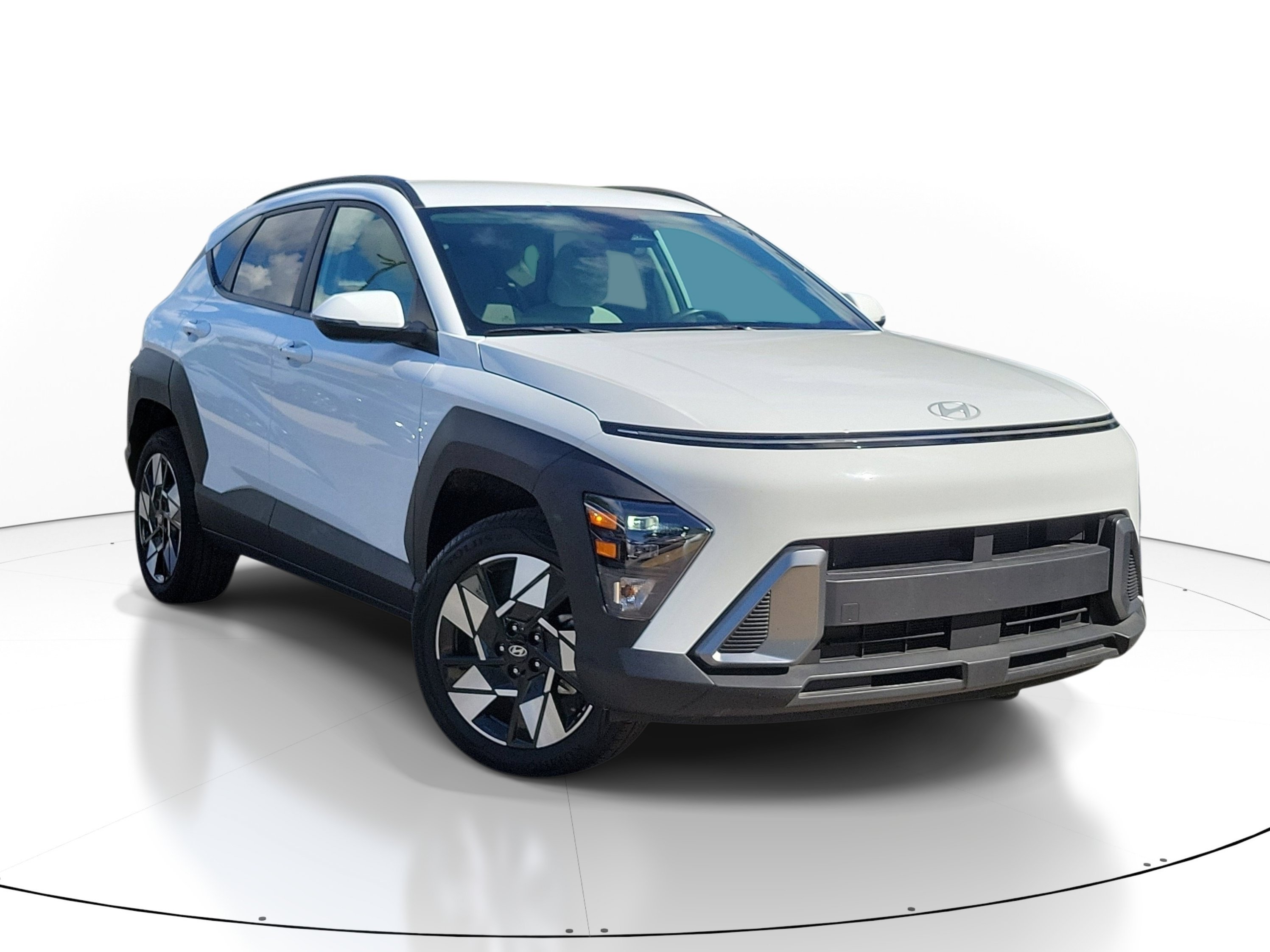 Used 2025 Atlas White Hyundai SEL image 1