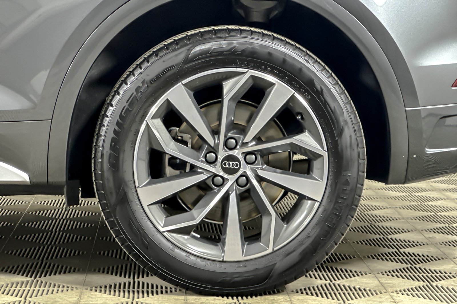 Used 2023 Daytona Gray Pearl Effect Audi S line Premium 45 TFSI quattro image 24