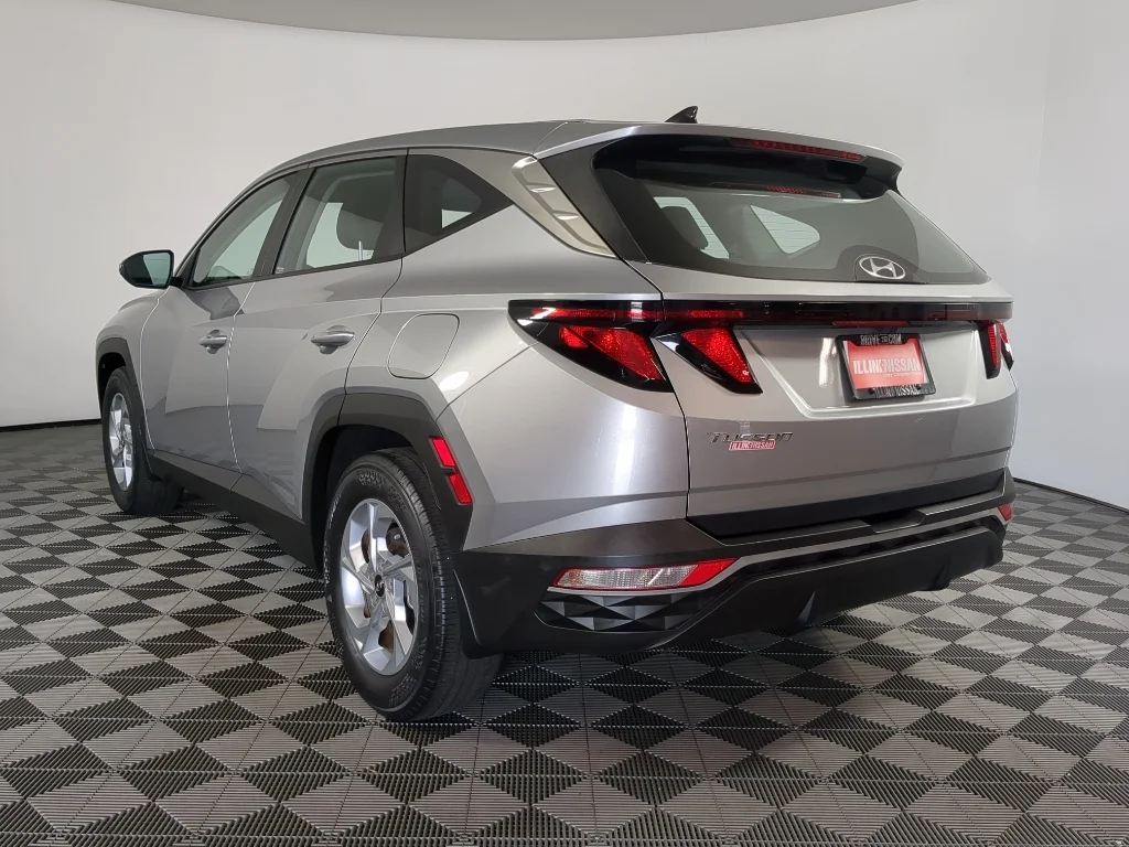 Used 2023 Silver Hyundai SE image 7