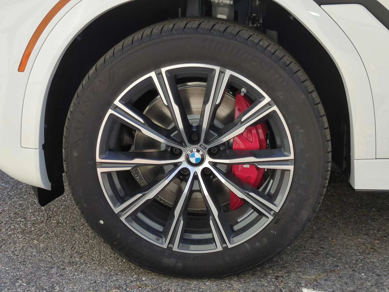 New 2026 Alpine White BMW xDrive40i image 14