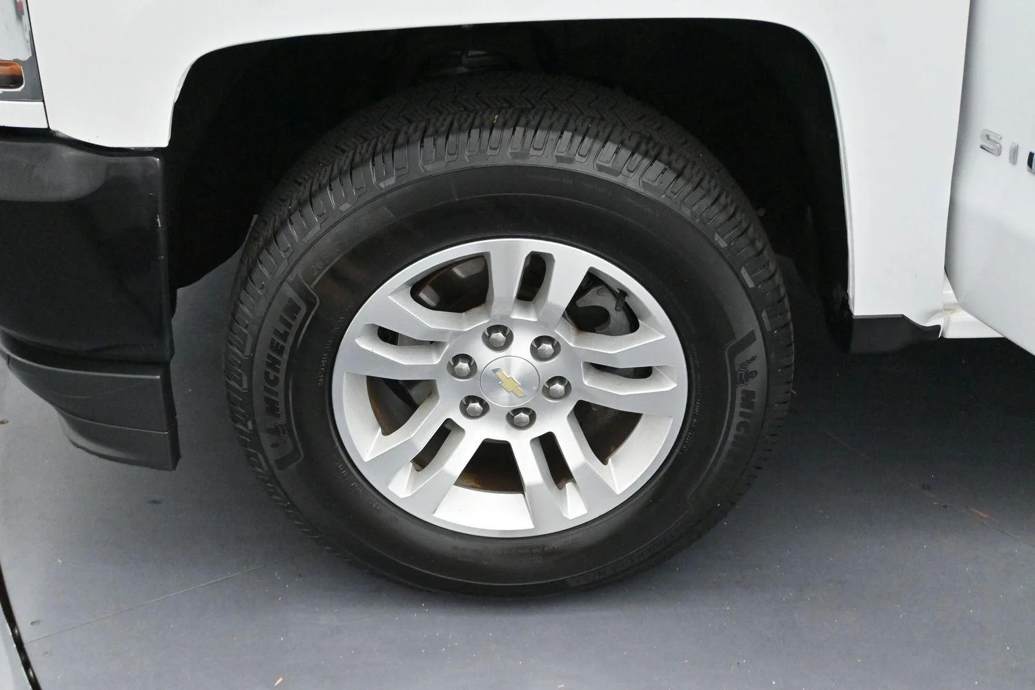 Used 2018 SUMMIT WHITE Chevrolet Work Truck image 26