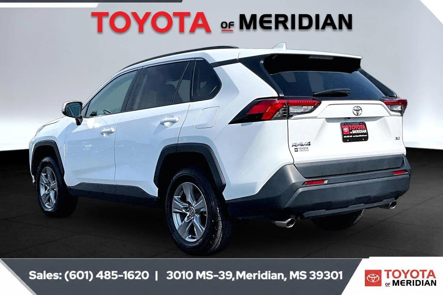 Used 2024 Ice Cap Toyota XLE image 2
