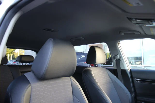 Used 2023 White Kia S image 32