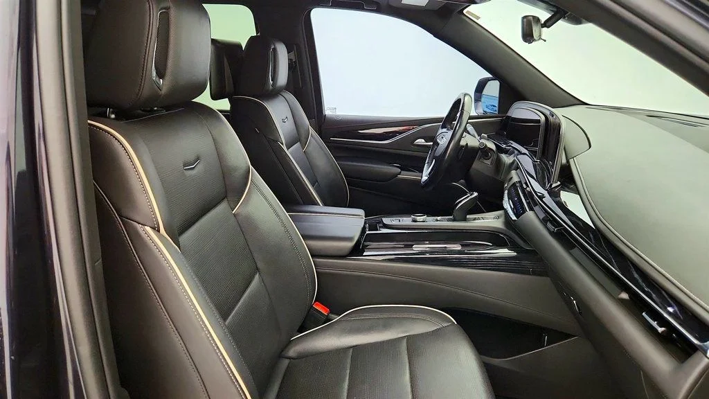 Used 2023 Black Raven Cadillac 4WD 4dr Sport w/ Touring Pkg, Super Cruise & Rear Entertainment image 27