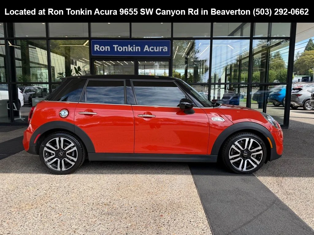 Used 2019 Solaris Orange Metallic MINI Classic image 8