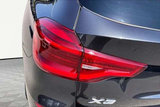 Used 2020 Gray BMW xDrive30i image 32
