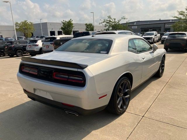 Used 2022 Triple Nickel Clearcoat Dodge SXT image 4