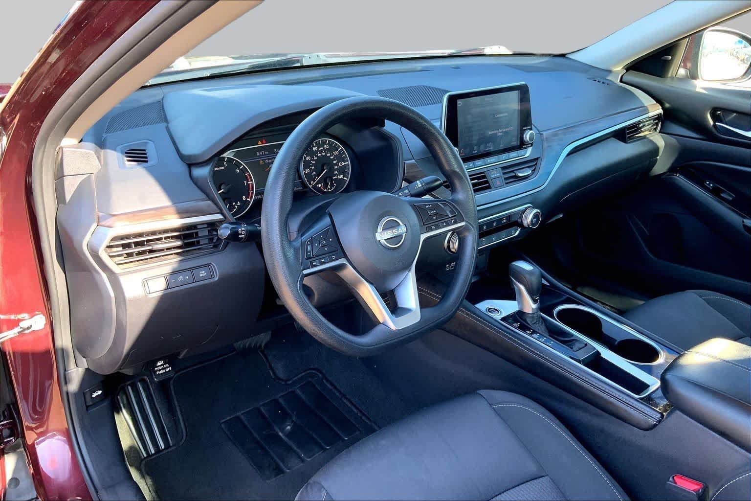 Used 2023 Garnet Pearl Metallic Nissan 2.5 SV image 18