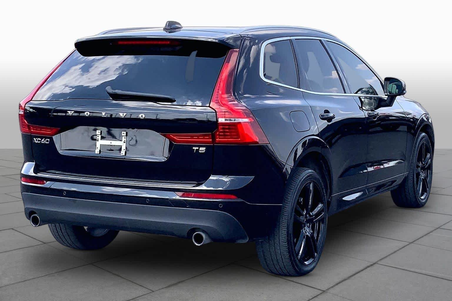 Used 2021 Onyx Black Metallic Volvo Momentum image 13