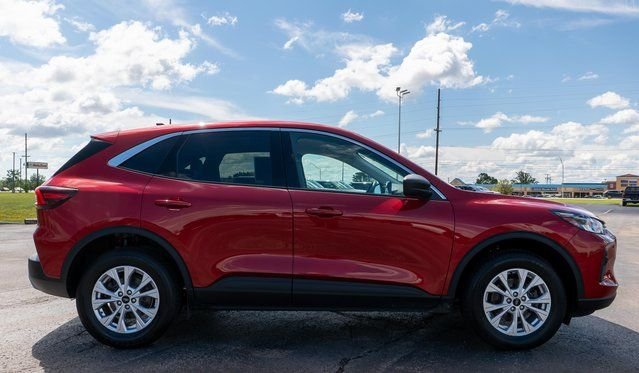 Used 2023 Red Ford Active image 5