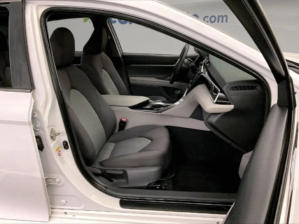Certified Used 2018 White Toyota LE image 10