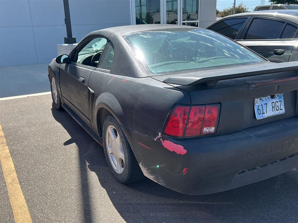 Used 2002 Black Ford Base image 9