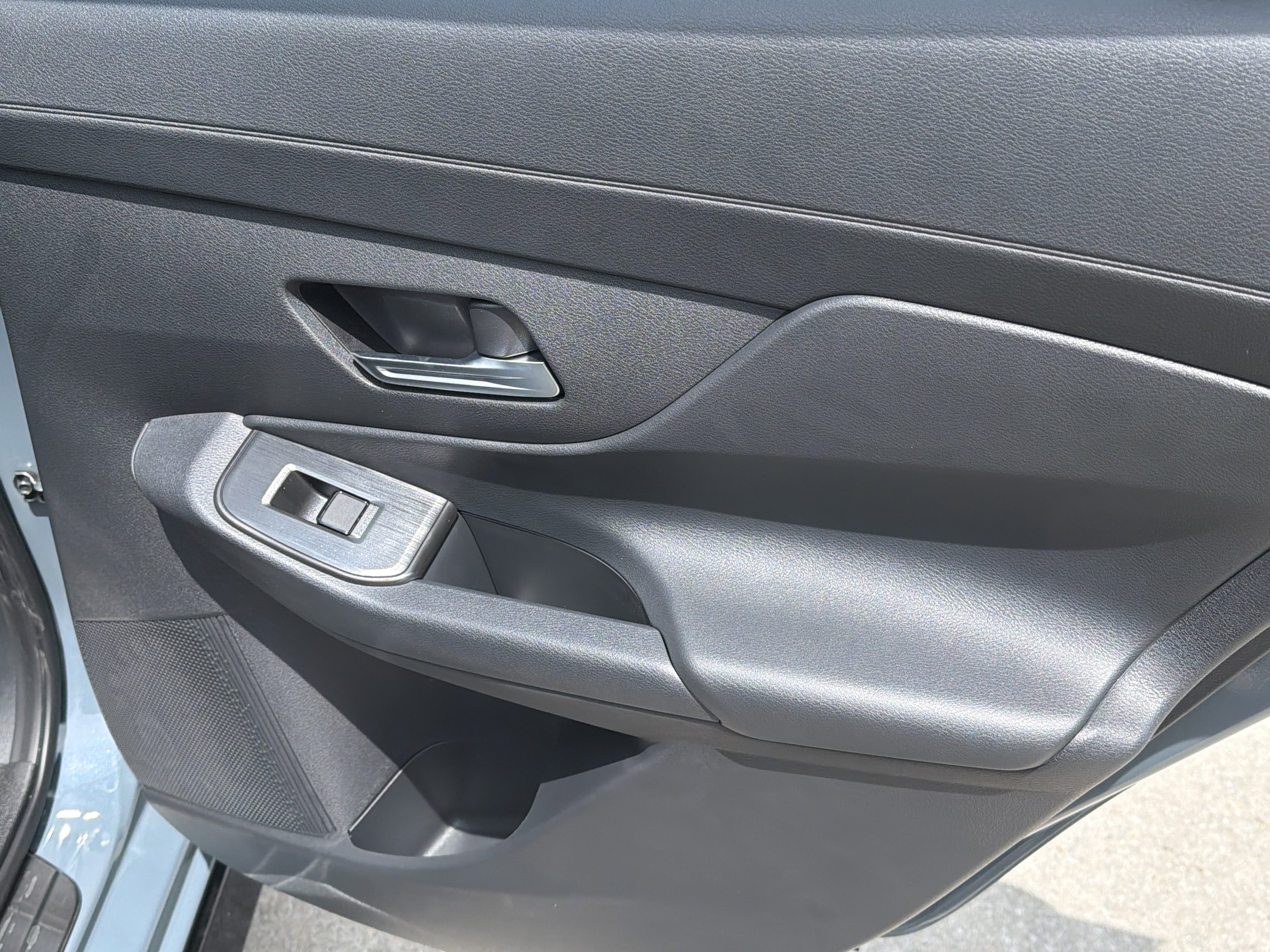New 2026 Atlantic Gray Metallic Nissan SR image 17