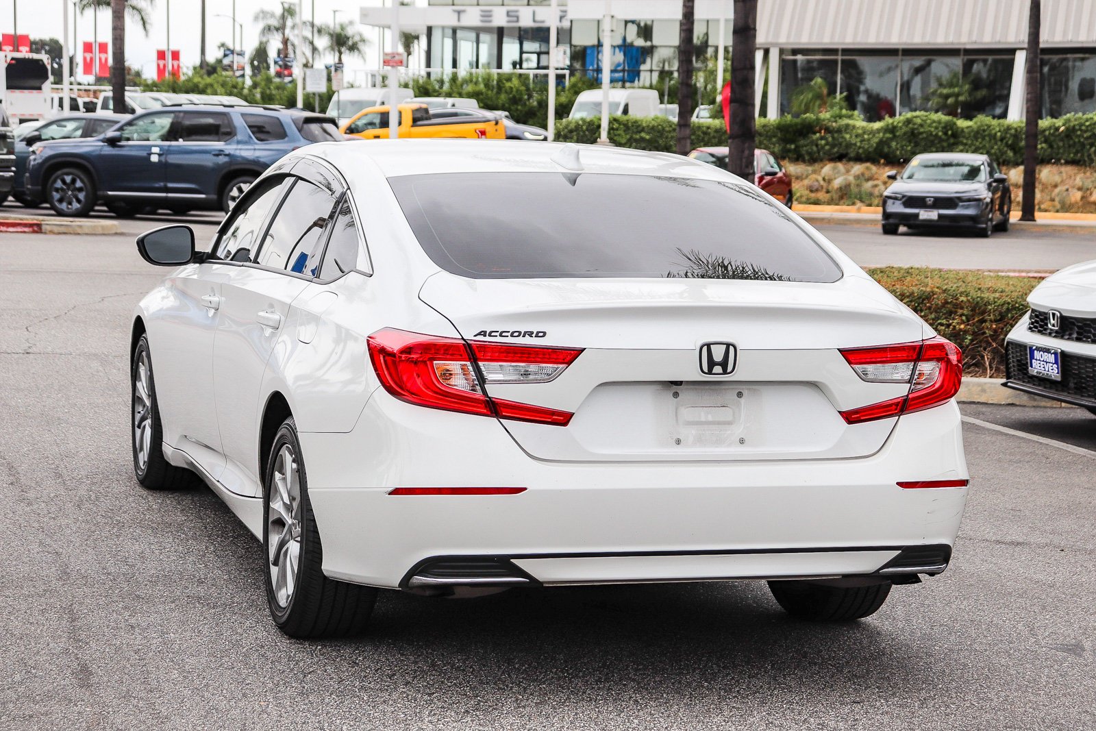 Certified Used 2020 Platinum White Pearl Honda LX image 13