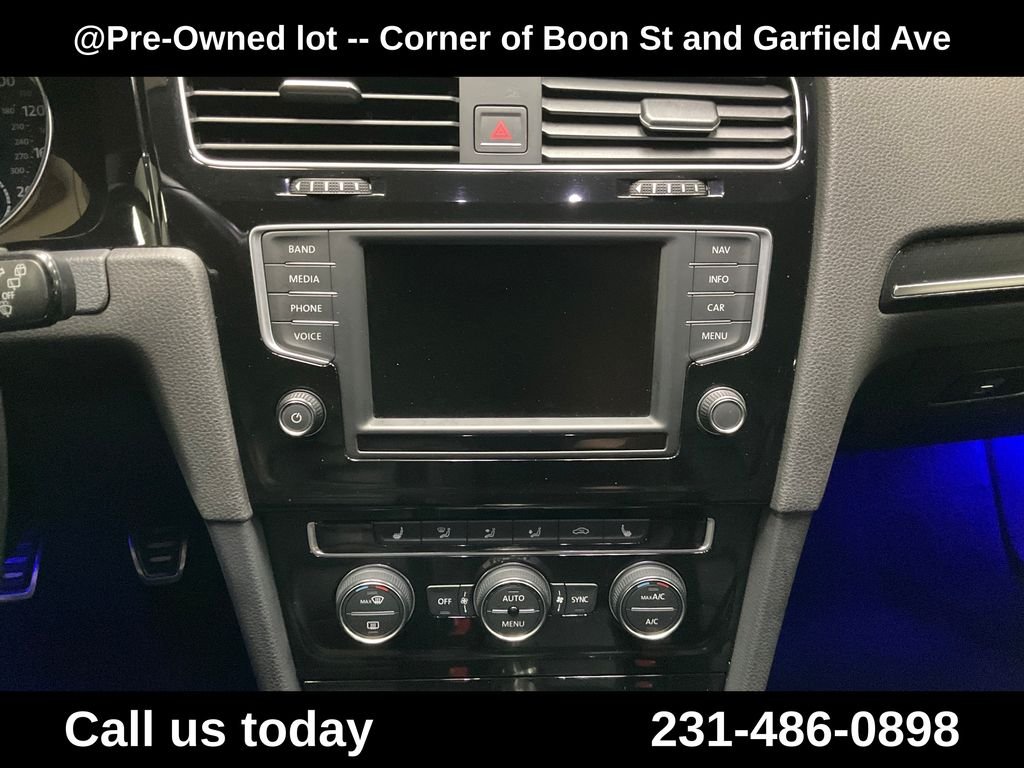 Used 2016  Volkswagen Base image 18