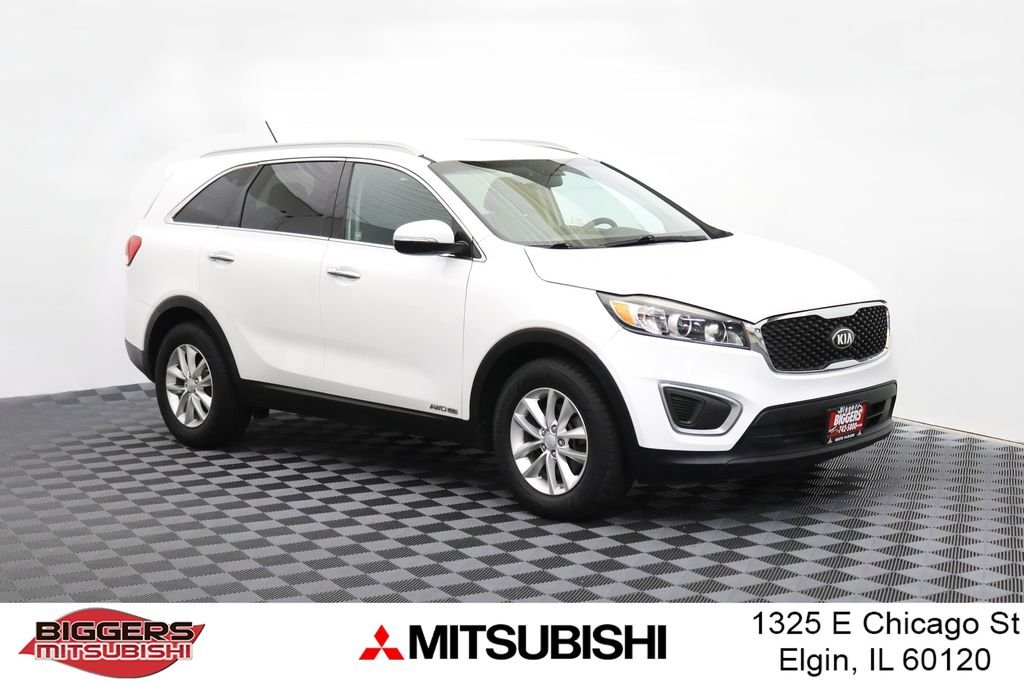 Used 2017 White Kia LX image 1