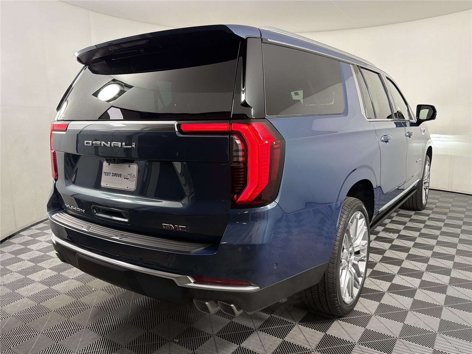 2026 GMC Yukon XL Denali - Photo 6