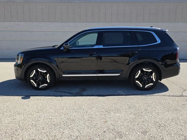 Used 2023 Ebony Black Kia EX image 10