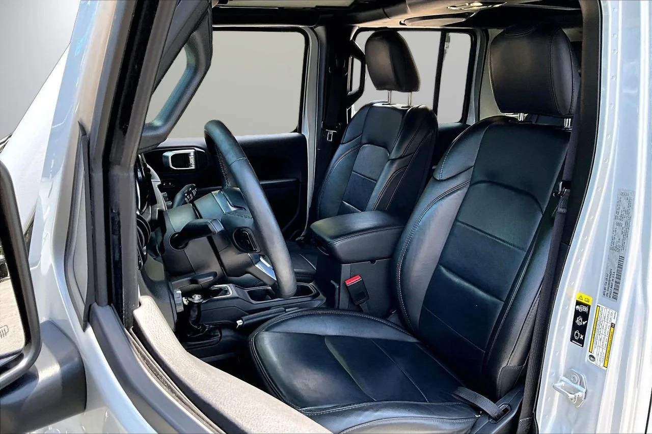 Used 2023 Silver Jeep Sahara image 20