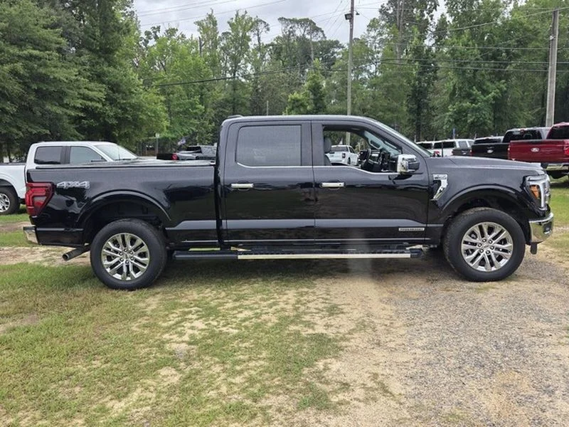Used 2025 Agate Black Metallic Ford LARIAT image 13