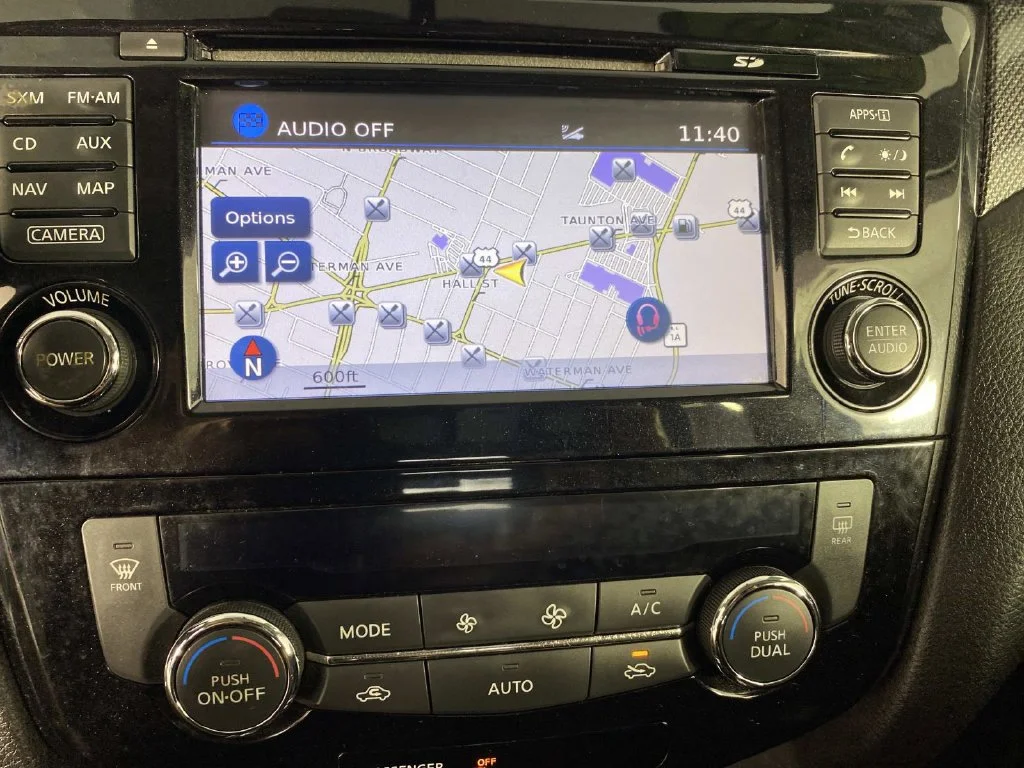 Used 2016 Black Nissan SL image 19
