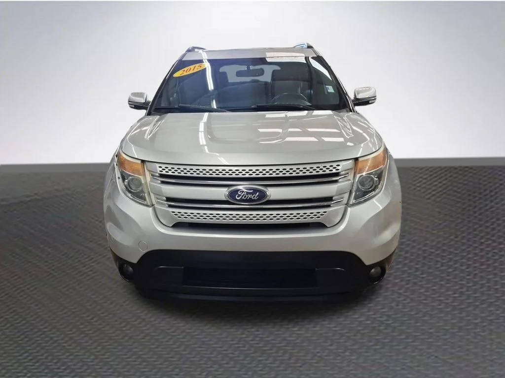 Used 2015 Ingot Silver Ford Limited image 3