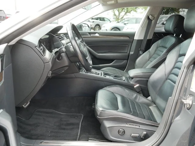 Used 2019 Gray Volkswagen 2.0T SEL image 13