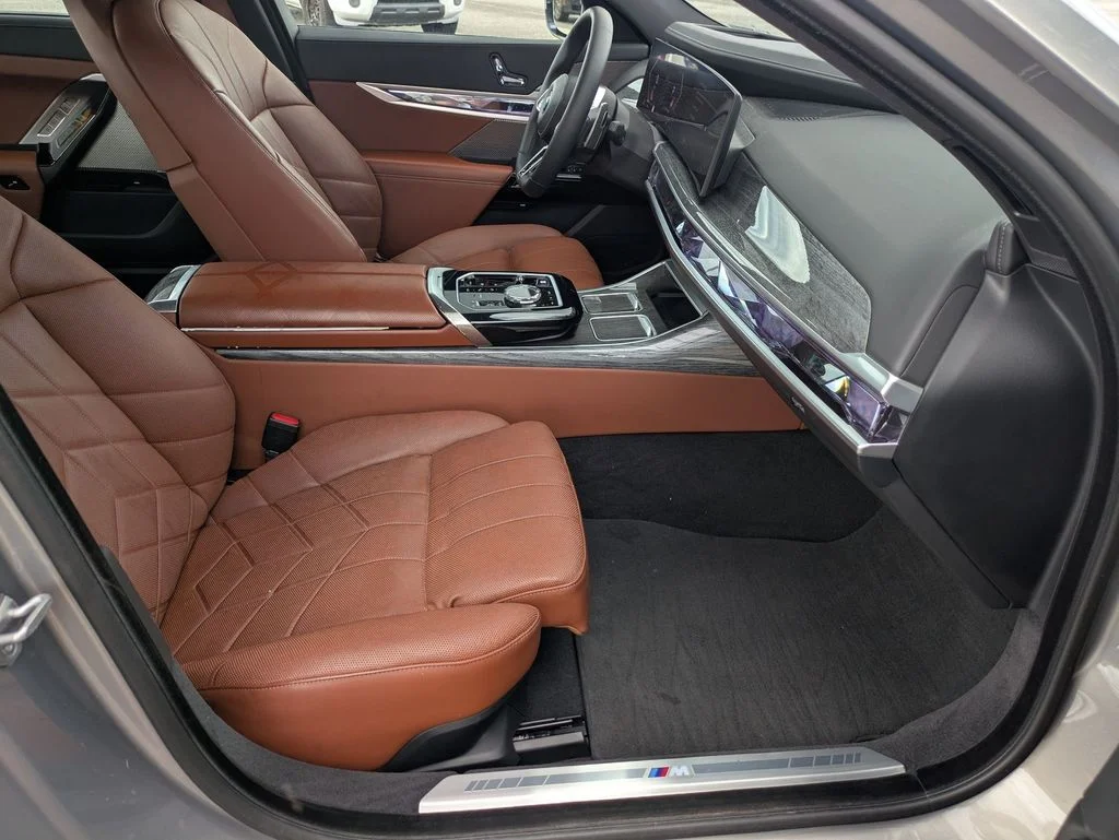 Used 2023 Gray BMW 740i image 23