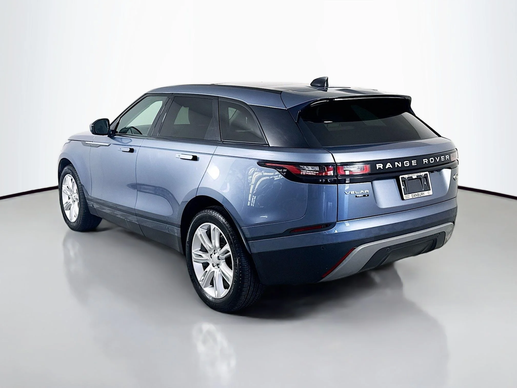 Used 2020 White Land Rover S image 3