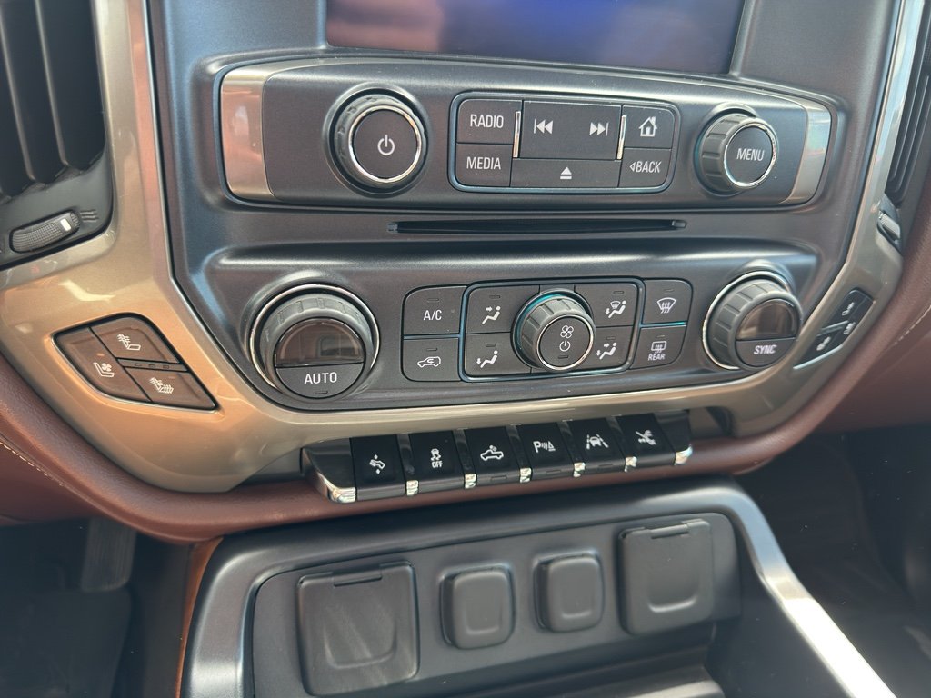 Used 2017 Iridescent Pearl Tricoat Chevrolet High Country image 24