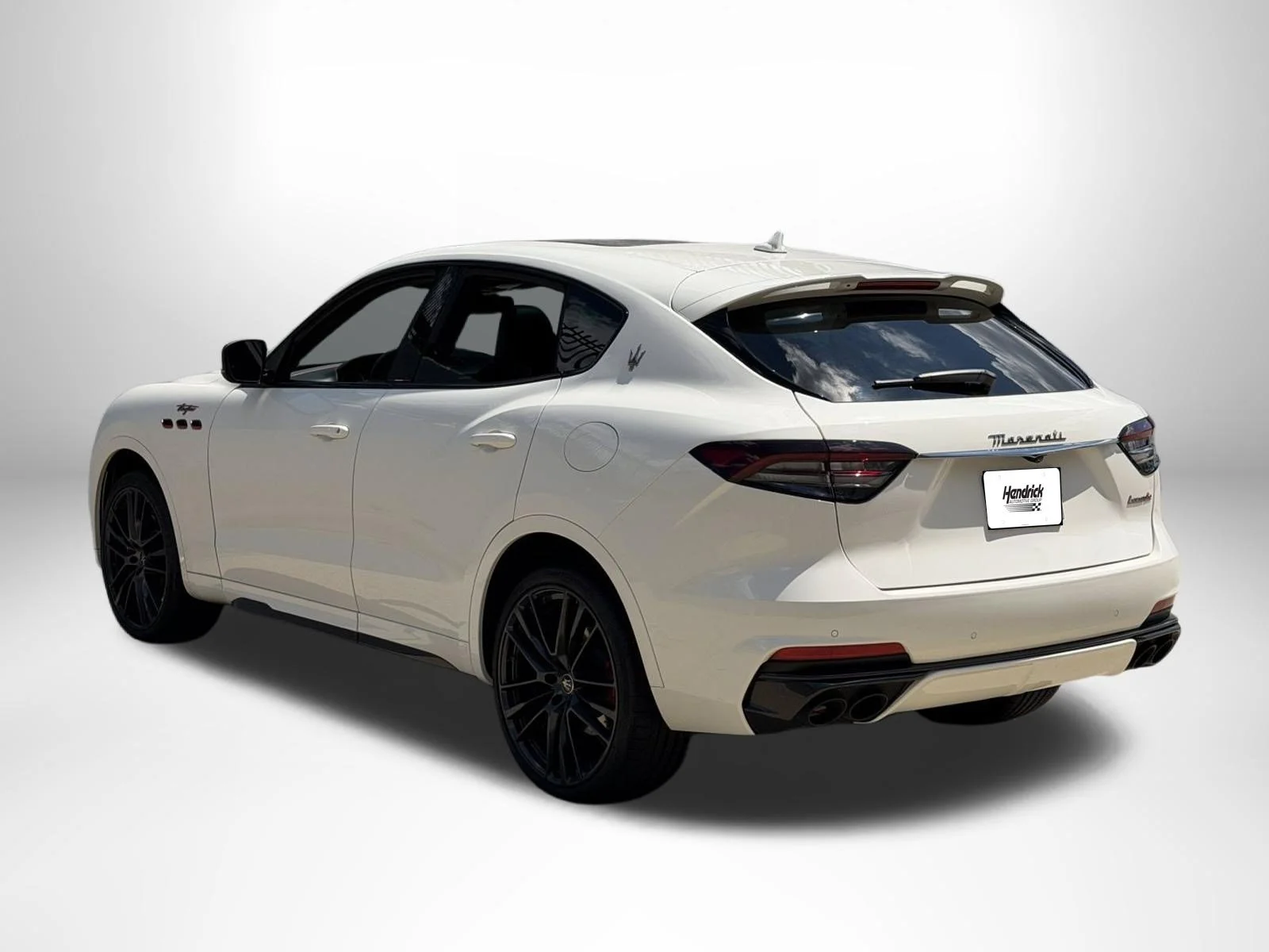 Used 2022 Bianco Maserati Trofeo image 2