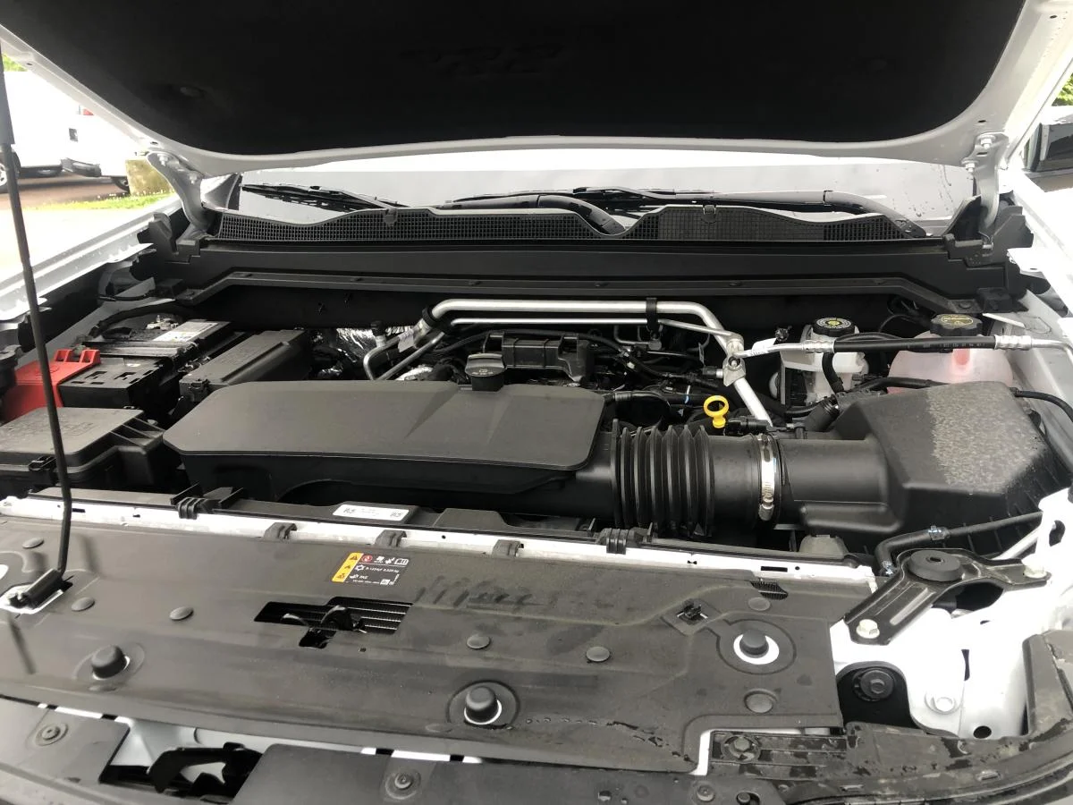 New 2026 White Chevrolet 4wd Crew Cab Trail image 19