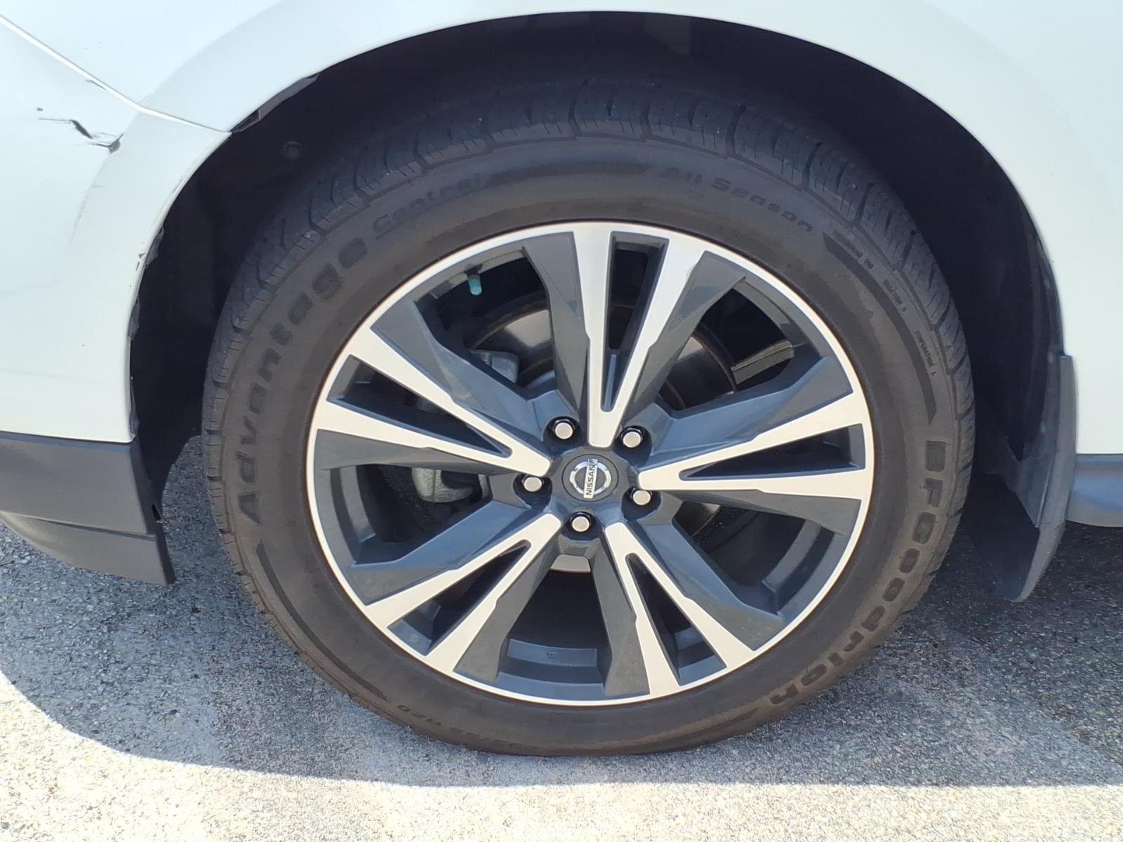 Used 2019 Pearl White Tricoat Nissan Platinum image 4