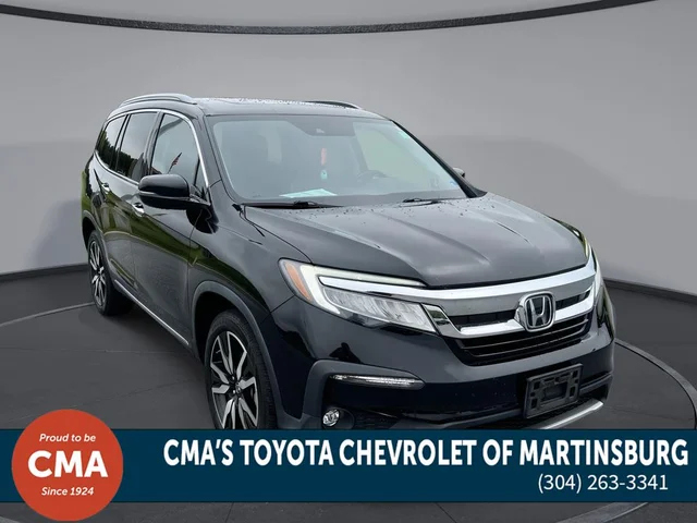 2022 Honda Pilot Touring w/Rear Captain's Chairs