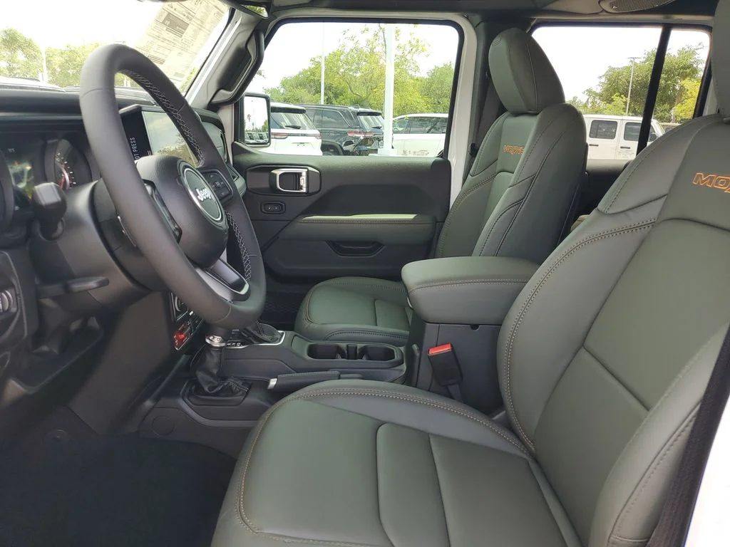 New 2026 White/off-white Jeep Mojave image 9