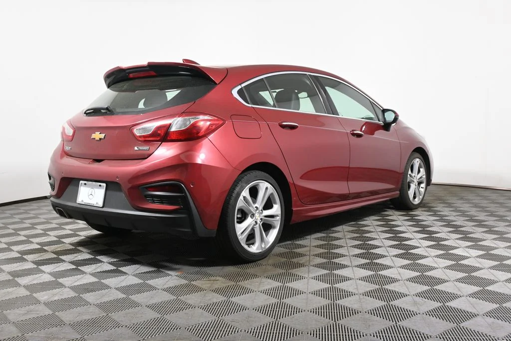 Used 2017 Red Chevrolet Premier image 7