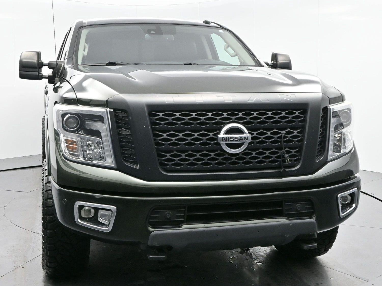 Used 2019 Midnight Pine Metallic Nissan PRO-4X image 2
